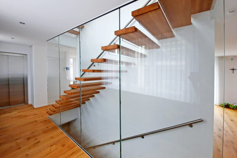 Wangenlose Treppen gehören zum modernsten, was man seinen Wohnraum antun kann.
