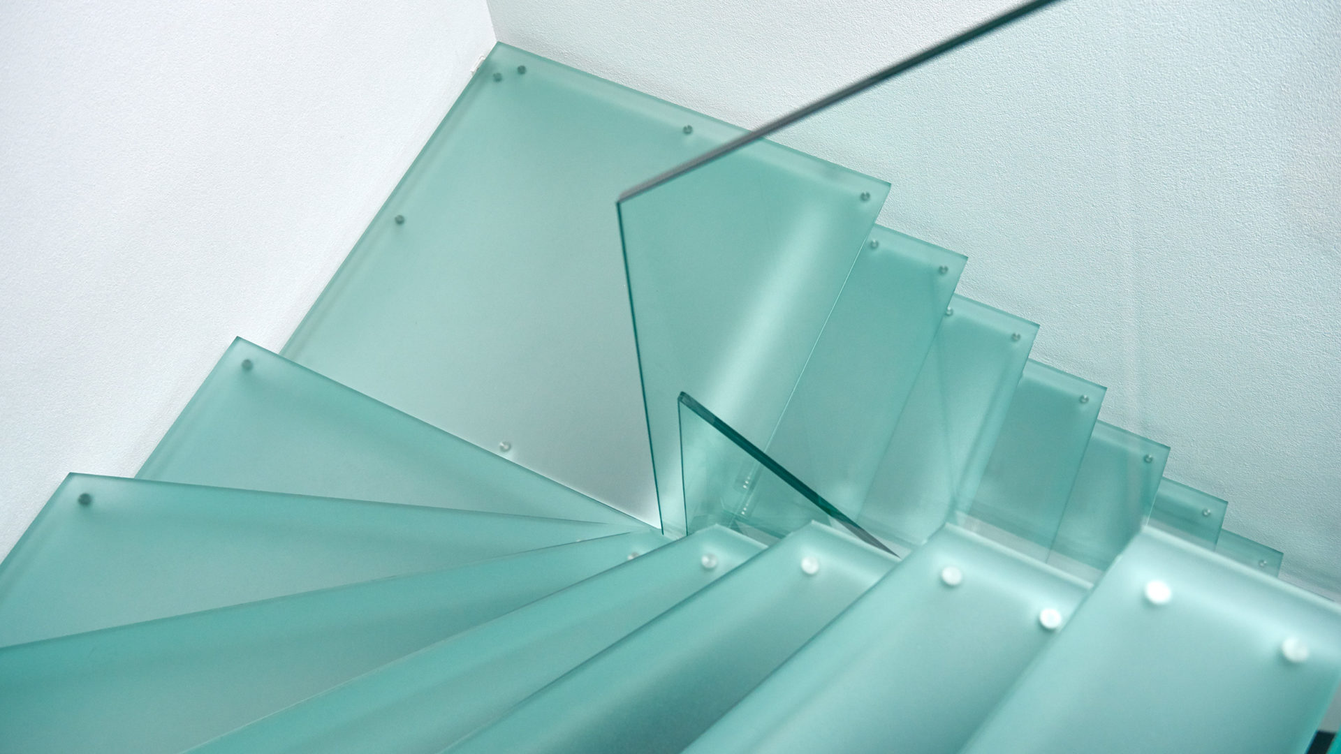 Glas ist auch als Treppenstufe durchaus geeignet. Columbus bietet Ihnen die optimale Lösung.